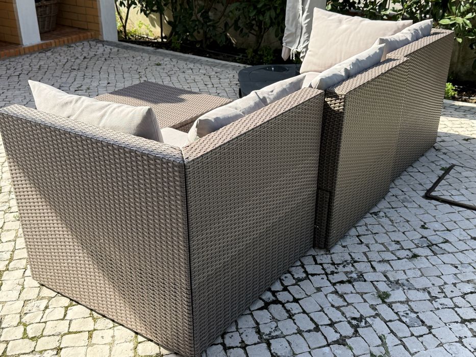 Conjunto exterior 3 lugares e mesa de apoio
