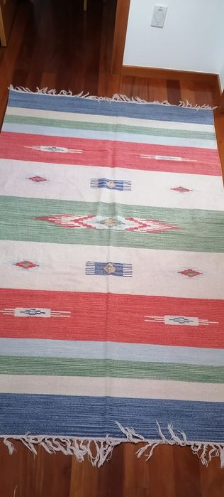 Carpete como nova ,com as medidas de 1.33 mt/2.00mt