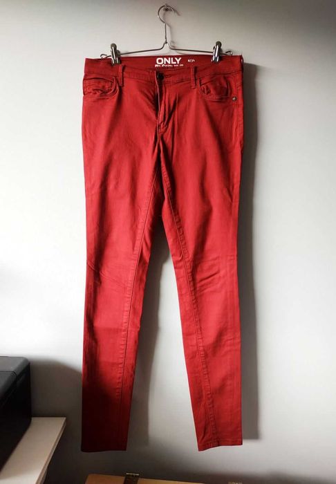 Czerwone jeansy slim rurki