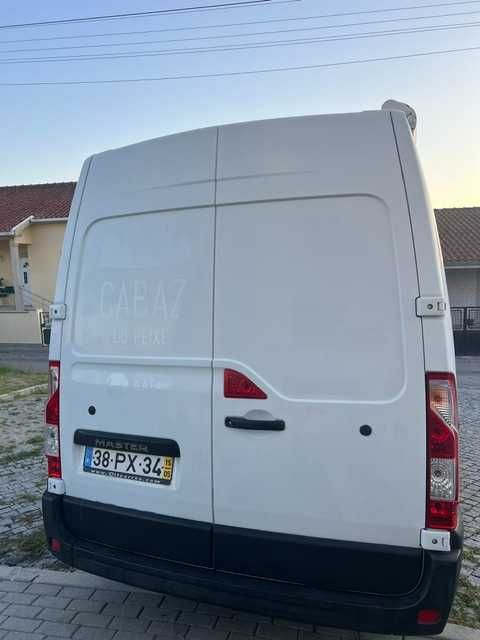 Renault master 2.3dci l2h2 com refrigeração poucos km no estado de impecável.