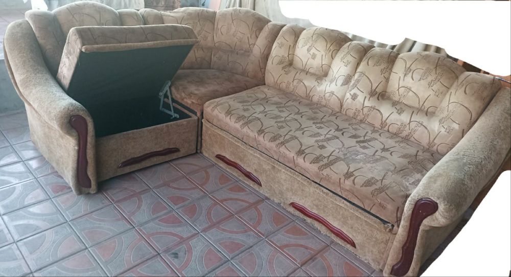 Мякий уголок в гарному стані