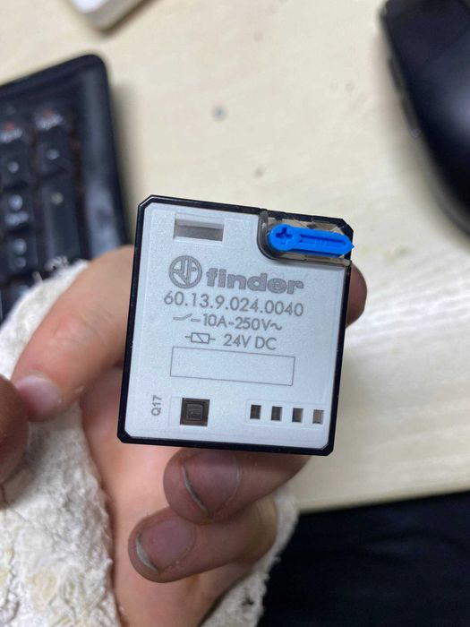 Finder 60.13.9.024.0040 Промислове реле 24VDC (10 штук)
