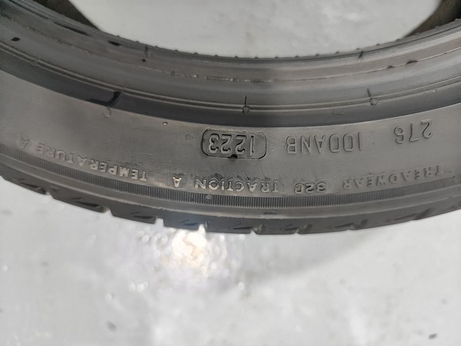 2 pneus semi novos 245-40R19 Bridgestone - Oferta dos Portes