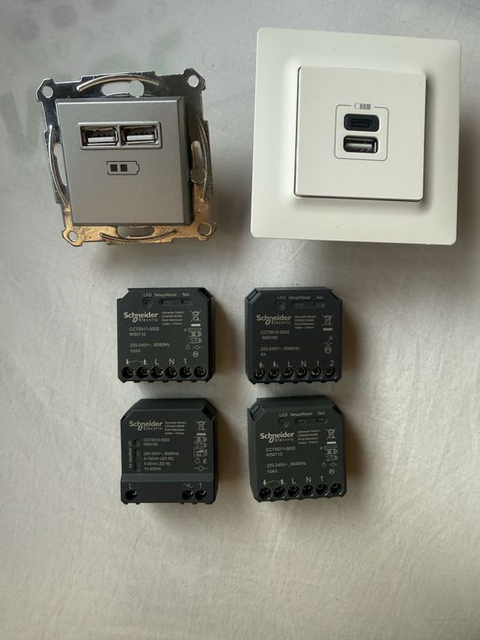 Schneider Eletric - Tomada USB / Controlo Estore / Regulador de Luz