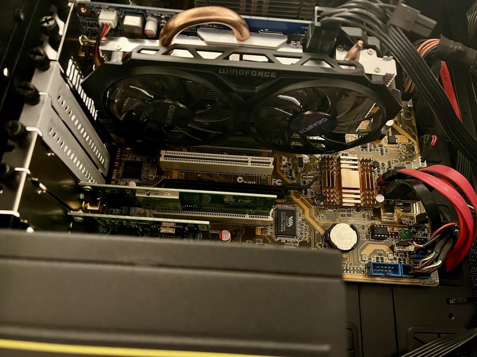 Komputer Core 2 Quad / GTX 750 Ti / 8GB RAM / SSD + HDD / ASUS P5K