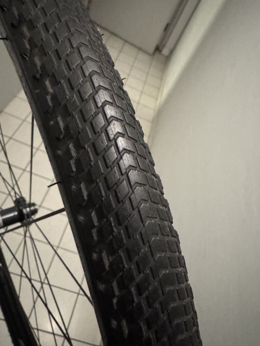 Koła gravel Shimano GRX z oponami Pirelli