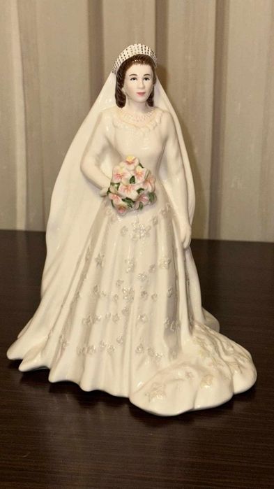 Na prezent  figurka z porcelany królowa