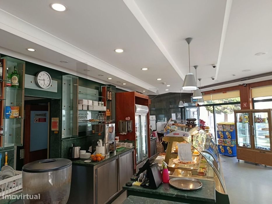 Pastelaria e Padaria com fabrico próprio, para trespasse, em Esgueira,