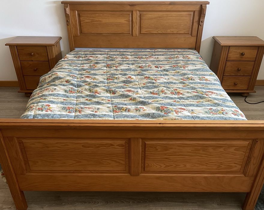 Cama de casal + Cómoda + Mesas de Cabeçeira