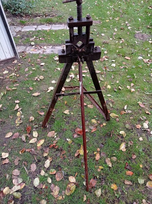 Imadło do gwintowania rur metalowych