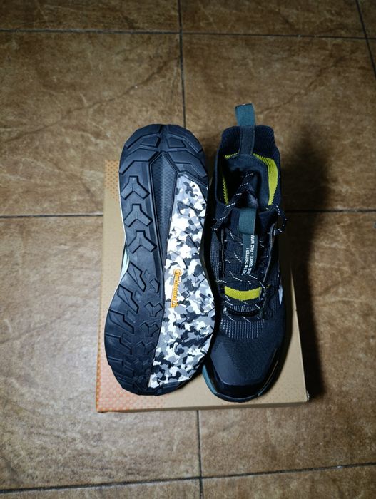 Продам кросовки Adidas TERREX.