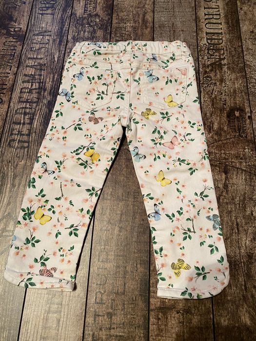 Jeansy w kwiatki motylki 104 H&M