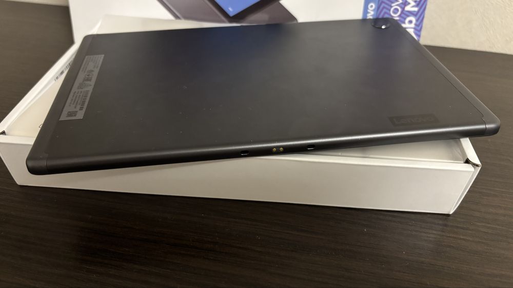 планшет Lenovo Tab M10 HD.