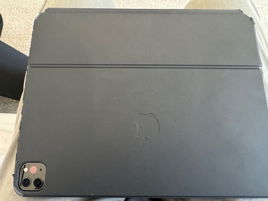 iPad Pro M1 5th Generation 12.9 512GB + Magic Keyboard