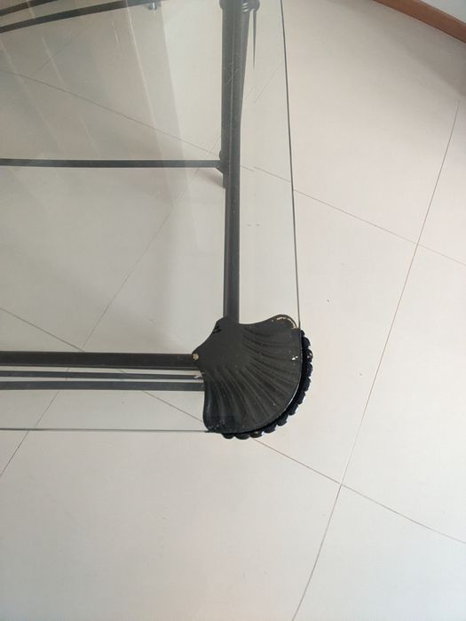 Mesa de centro em vidro e metal