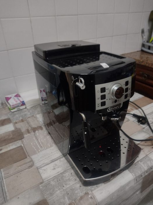 Maquina de cafe automatica marca  delongui