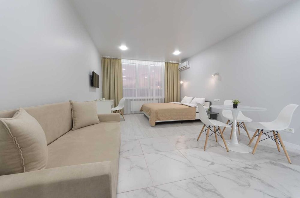 Завжди є світло! Затишна студія з панорамним видом на місто.