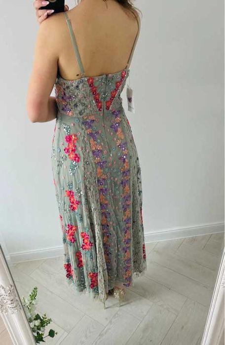 Śliczna sukienka haftowana Maya Deluxe