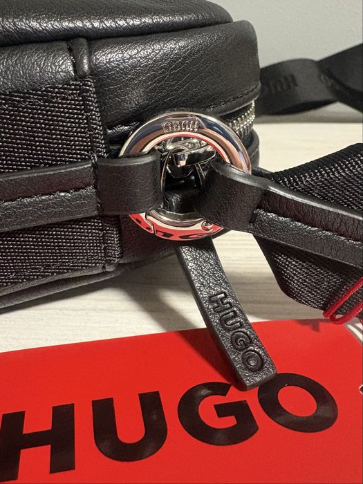 Продам жіночу сумку/кросбоді Hugo Boss