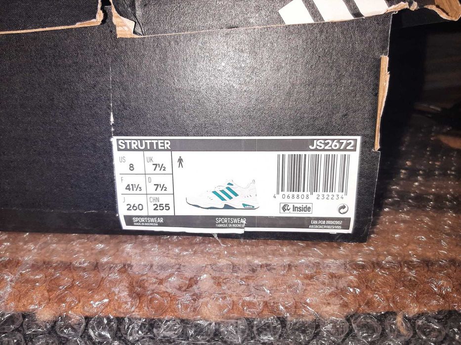 NOWE buty adidas Strutter r. 41 1/3 (wkładka 26 cm) JS2672 z metką Box