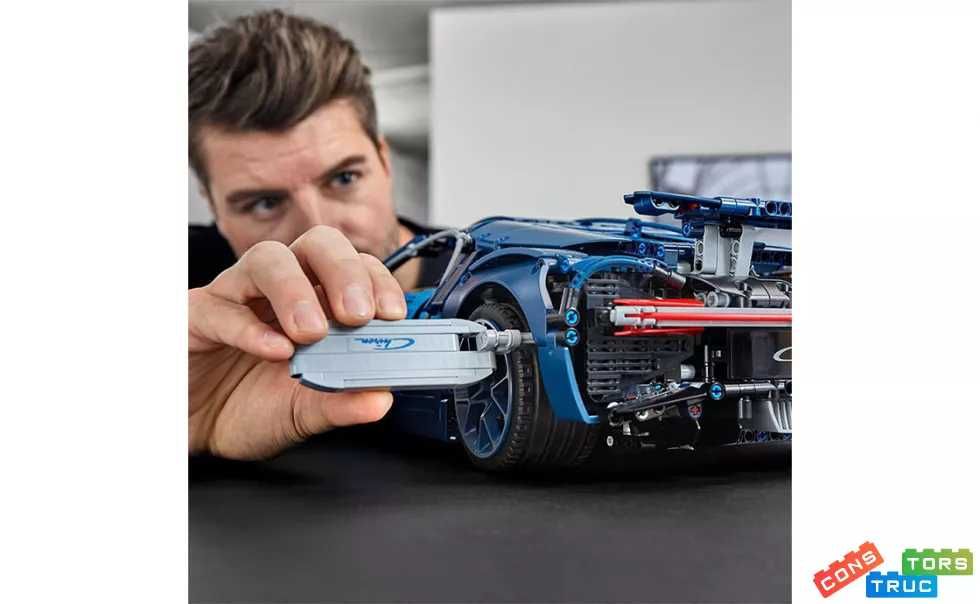 Конструктор як LEGO Technic Bugatti Chiron (42083) з коробкою