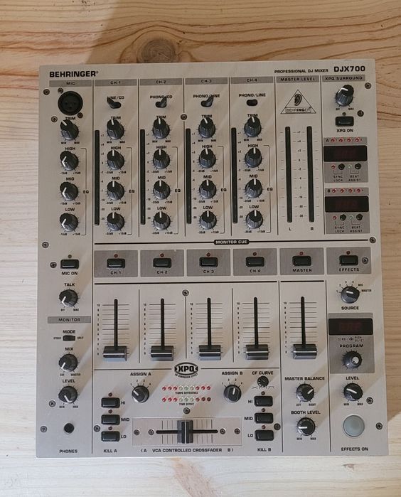Behringer DJX700 DJ Mixer – For Parts / Repair