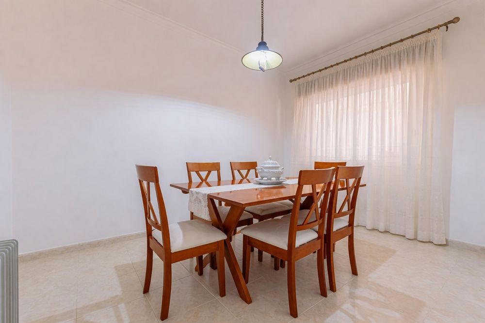 Mesa de jantar com 6 cadeiras