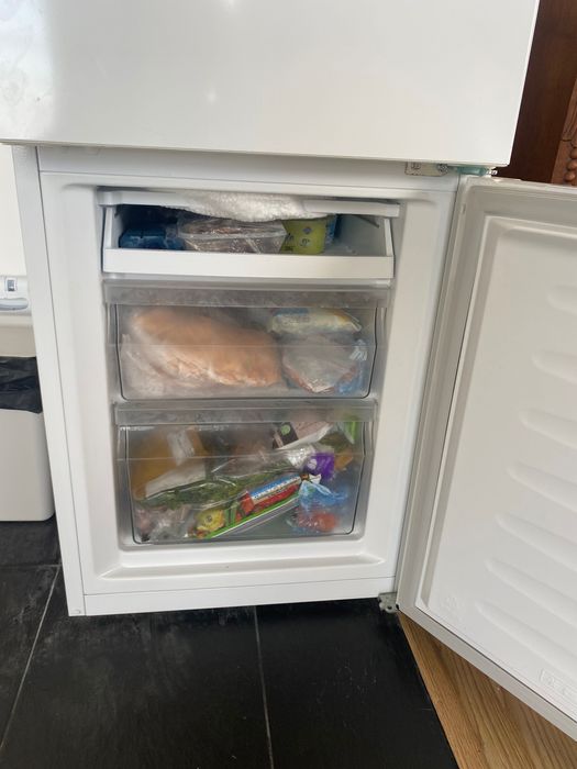 Frigorífico combinado Kunft 143cm -175L