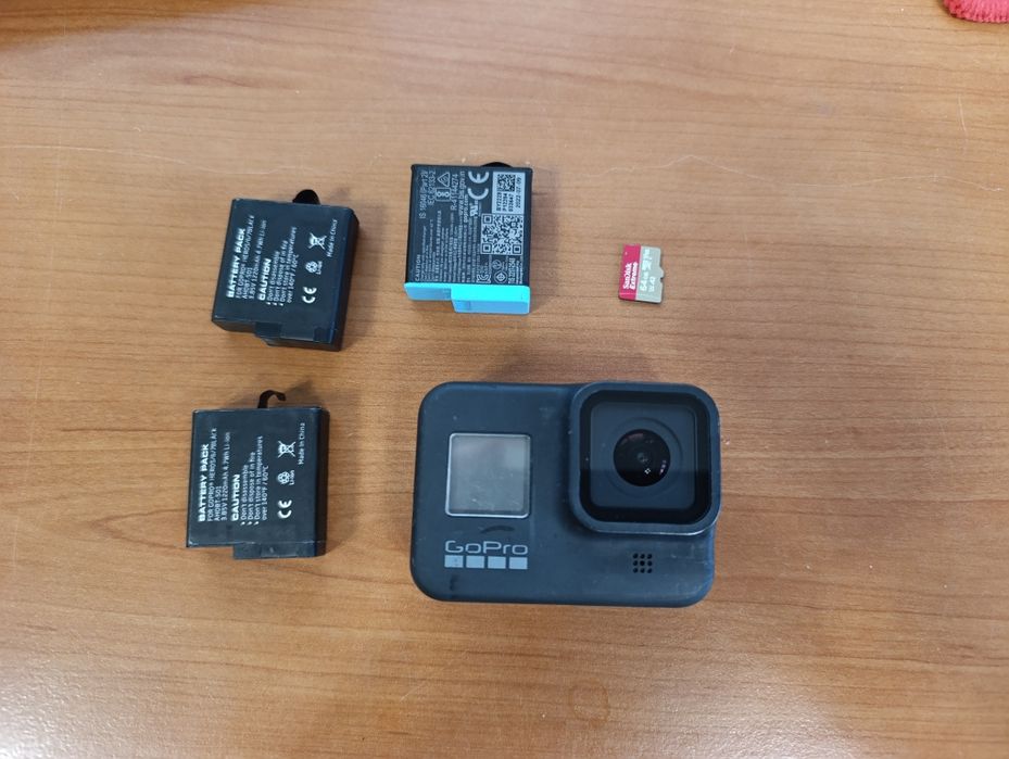 GoPro Hero 8 + 3x bateria, 64GB, akcesoria