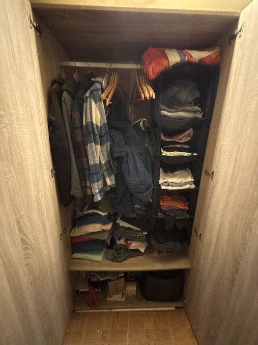 Guarda roupa em bom estado