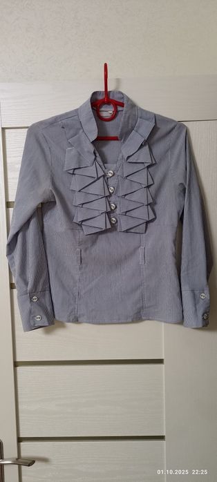 Продам б/в блузку на підлітка