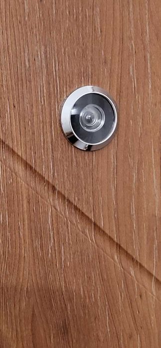 Продаю металеві зовнішні двері