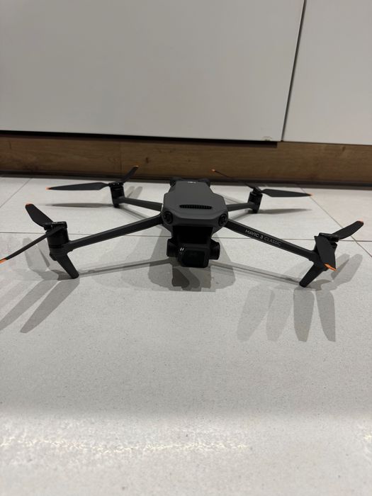 DJI Mavic 3 Classic Fly more combo - idealny