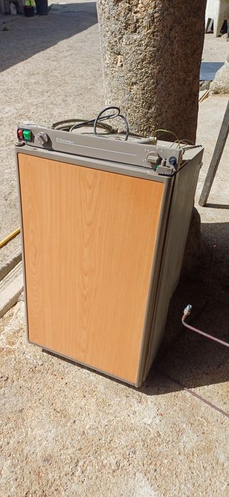 Frigorífico trivalente Eletrolux