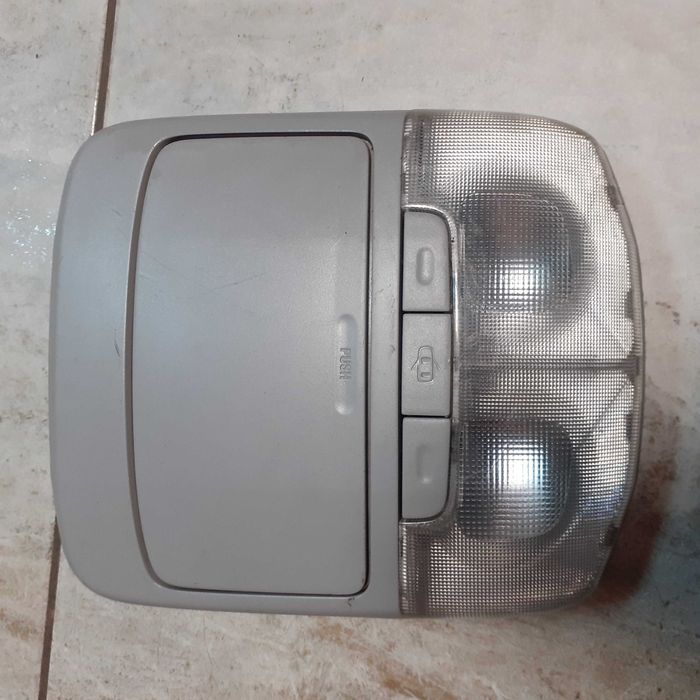 Lampka podsufitki schowek Isuzu D-MAX