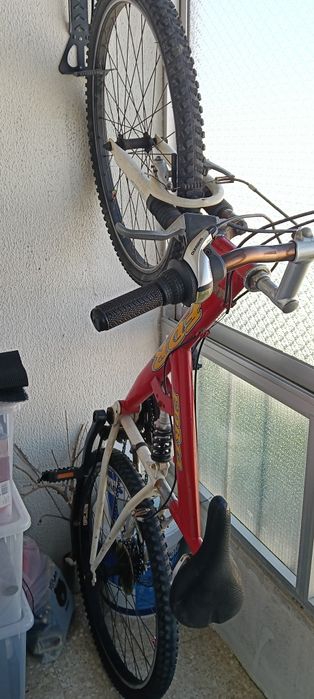 Bicicleta vermelha roda 26