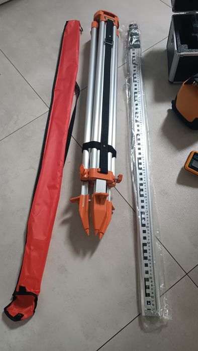 Niwelator laserowy samopoziomujący