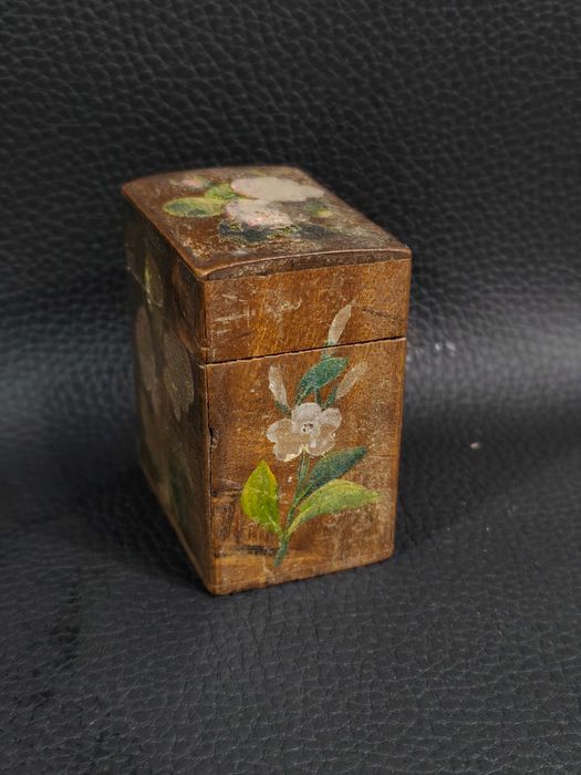 Zabytkowy Drewniany Pojemnik