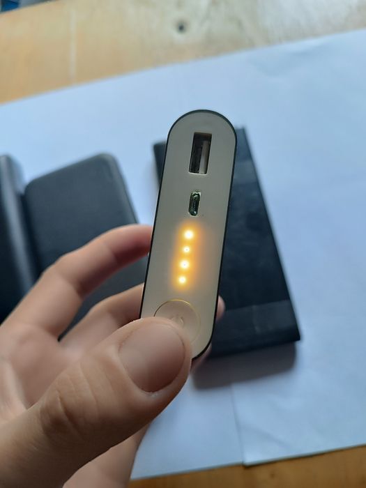 Лот/поштучно (Павербанки різної ємності: Baseus 30000, Griffin 20000, Moxom 10000, Power Bank Metal 10400, (можна окремо)