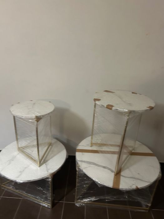 2 frigoríficos mesa e 4cadeiras e mesas de centro