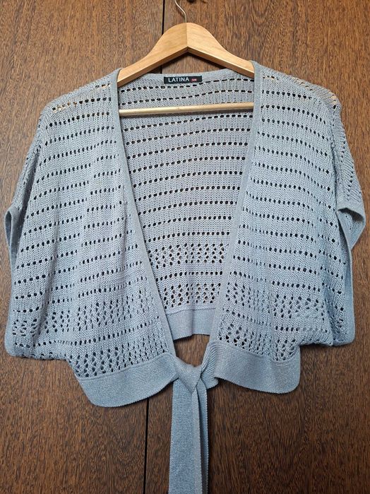 Casaco bolero manga curta em malha perfurada brilhante cinza prata