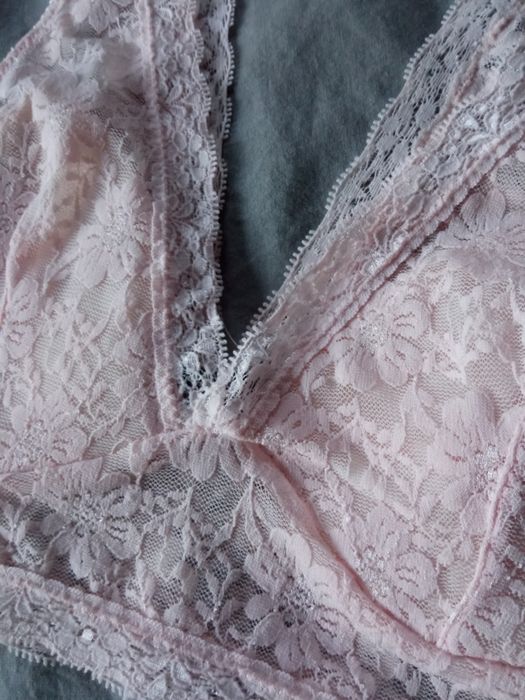 Biustonosz koronkowy różowy