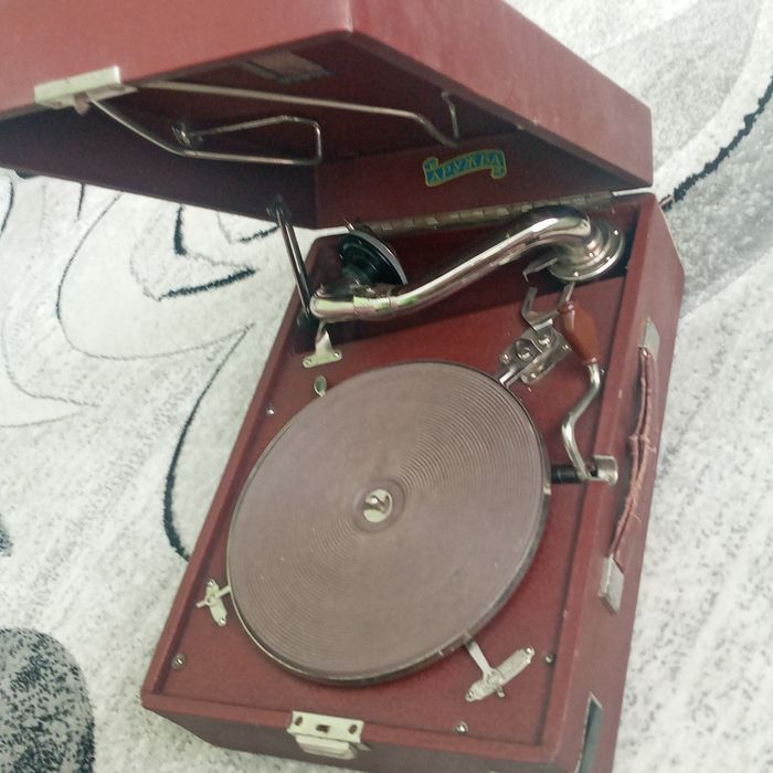 Патефон Дружба полностью рабочий в оригинале