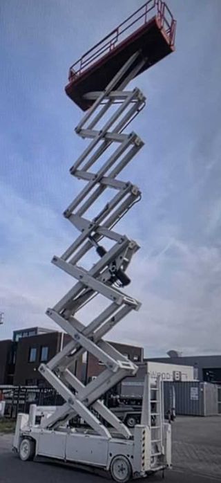 Plataforma elevatória 22m
