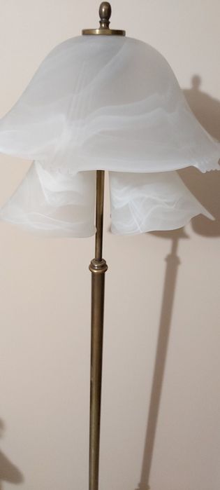 Lampa z mosiądzu wys. 170 cm  szklane klosze