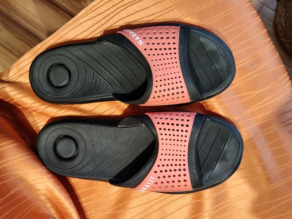 Klapki  basenowe nabaiji