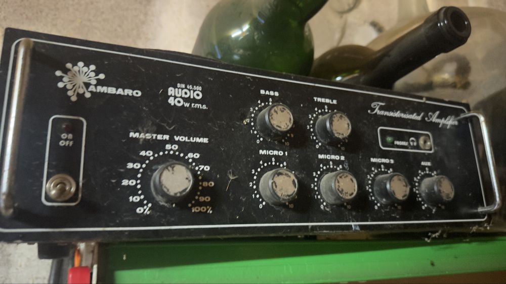 Amplificador ambaro altifalantes
