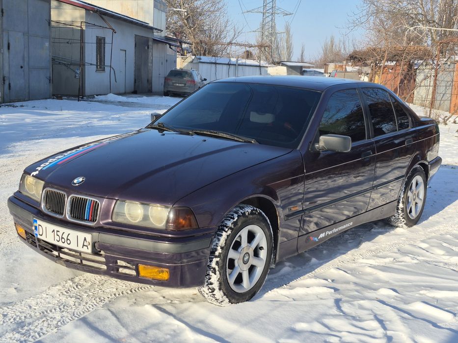 Продам BMW 3 1.8