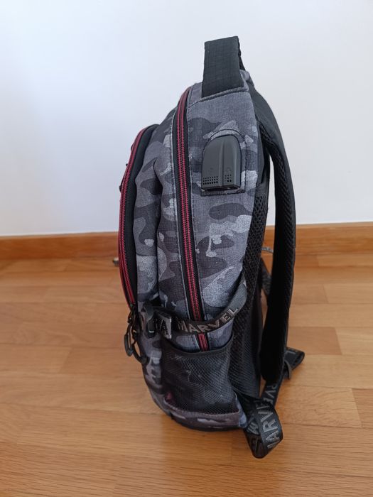Mochila Venom Marvel 44cm
