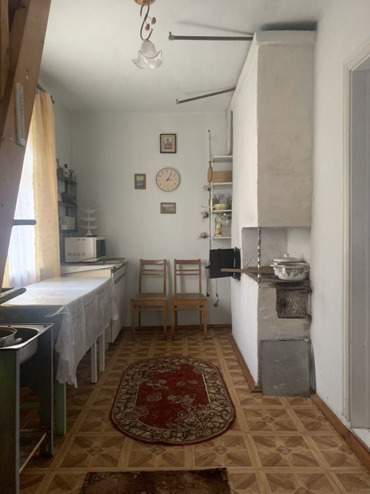 Двоповерхова дача з банькою.